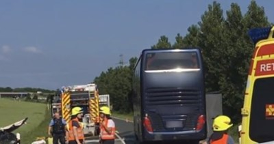 Ад в Германия! Автобус с ученици катастрофира тежко, има много ранени деца (ВИДЕО)