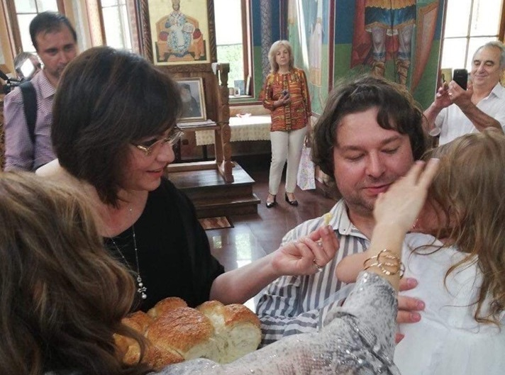 Корнелия Нинова се похвали: Едно прекрасно семейство избра ние с Митко да... 