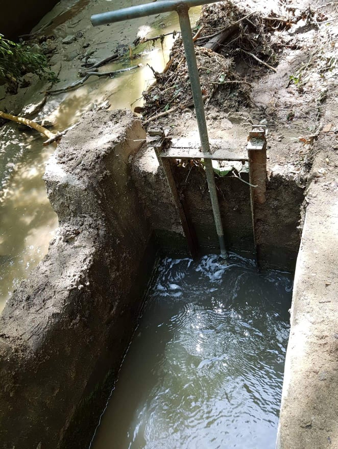 СНИМКИ от бедствието в Стрелча! Тиня отрови водата на града