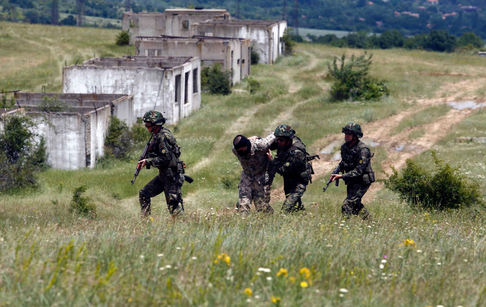 Борисов благодари на военните от база "Ново село" и разкри... (СНИМКИ)