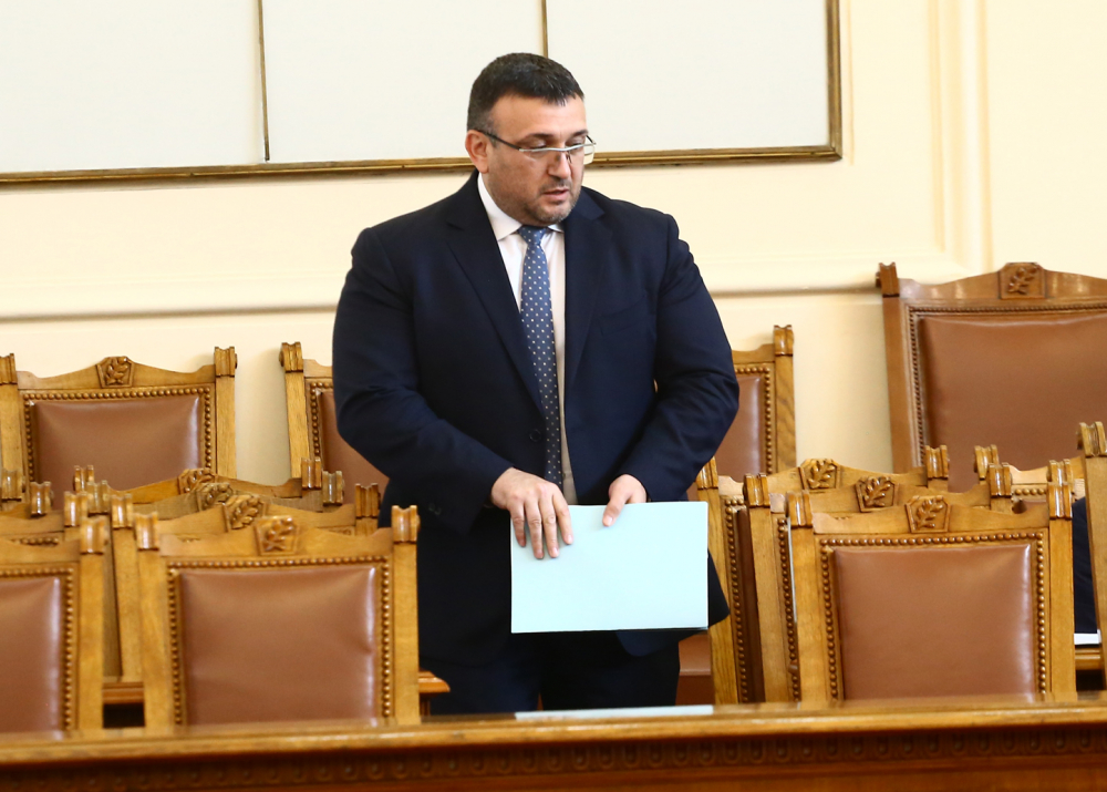 Младен Маринов обяви кога ще има повече пари за нощен труд на полицаите