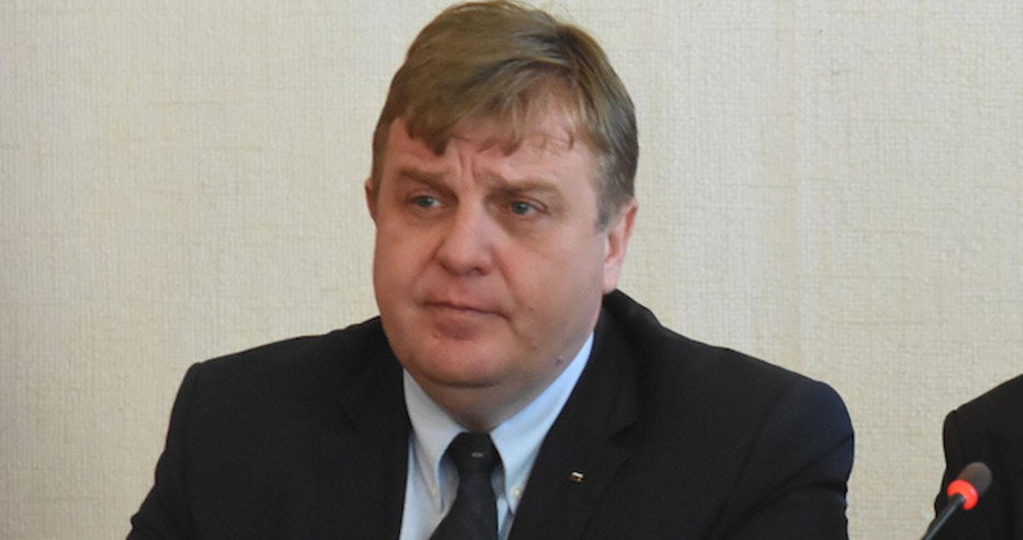 Разпространиха извънредна позиция на Красимир Каракачанов за бойната авиация