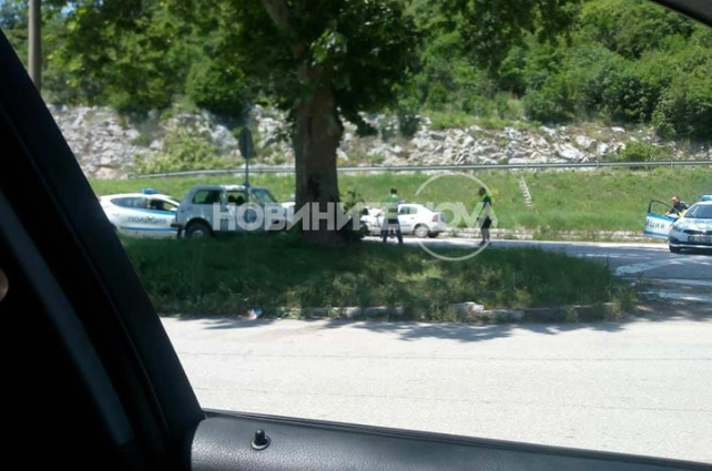 Първи СНИМКИ от жестоката трагедия с два трупа и няколко ранени край Ябланица 