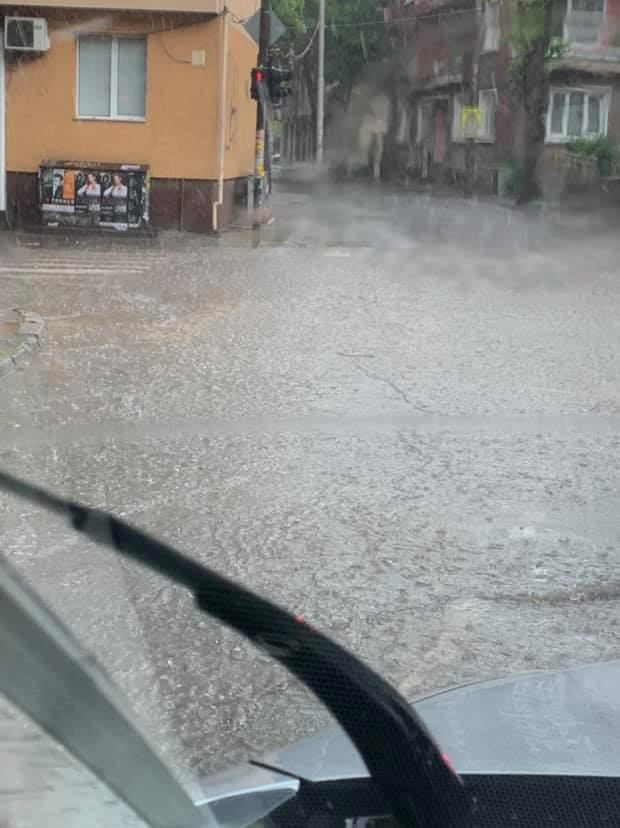 Потоп удави Благоевград (СНИМКИ)
