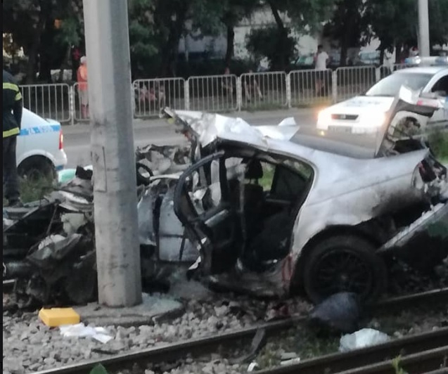 В Красна Поляна раздвоени за жестоката катастрофа с отрязани крака. Между: "Жалко за момичето!" и "Търсела си го е!"