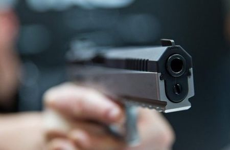 Възрастен родопчанин извади патлак на британец заради имот, но...