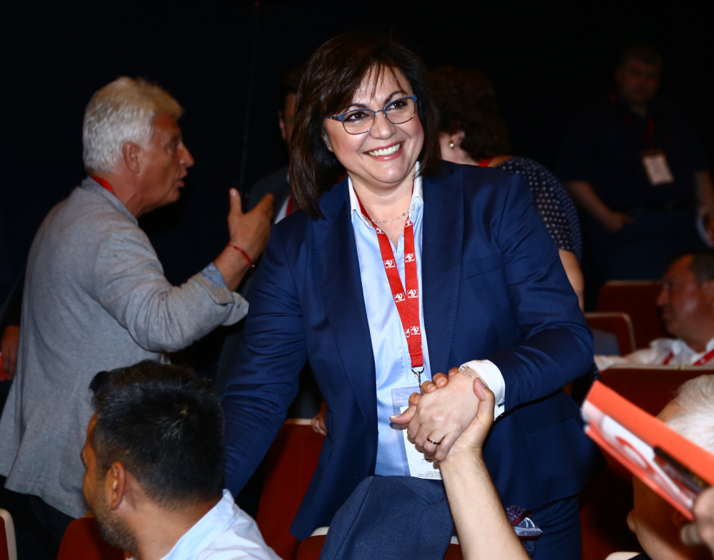Нинова: Тук не е Министерски съвет, няма неудобни въпроси