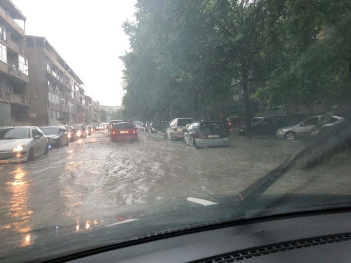 Страшна стихия удари Търговищко! Всичко е под вода, положението е извънредно! (СНИМКИ)