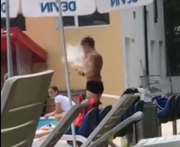 Скандална гледка на басейн в Бургас: Група малки момчета... (ВИДЕО)