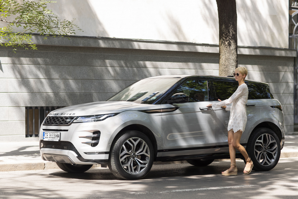 Деница Гергова отново лице на Range Rover Evoque в България