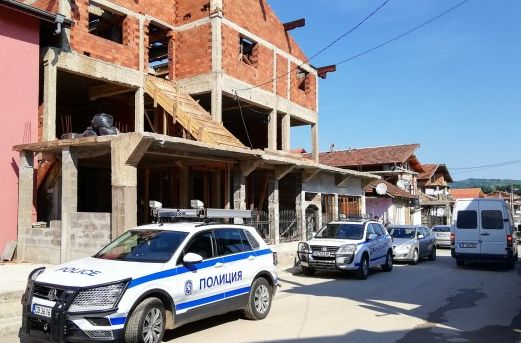 Първи СНИМКИ от акцията на ГДБОП и спецпрокуратурата в Берковица и Видин 