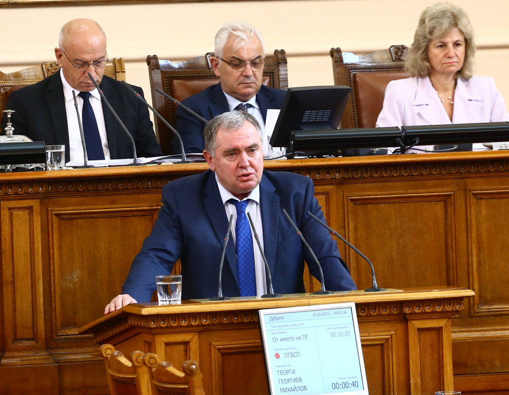 Депутатът, на който Цацаров вдигна мерника, хвърли бомба