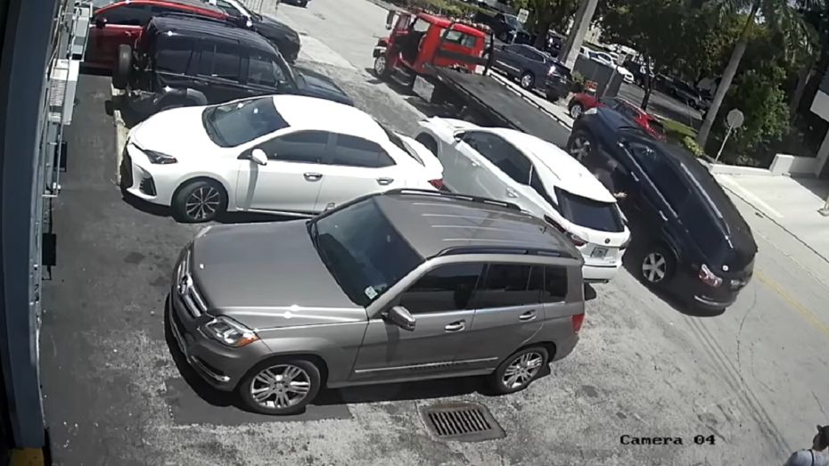 Фигаро тук, Фигаро там: Ловък водач на автовоз развесели мрежата