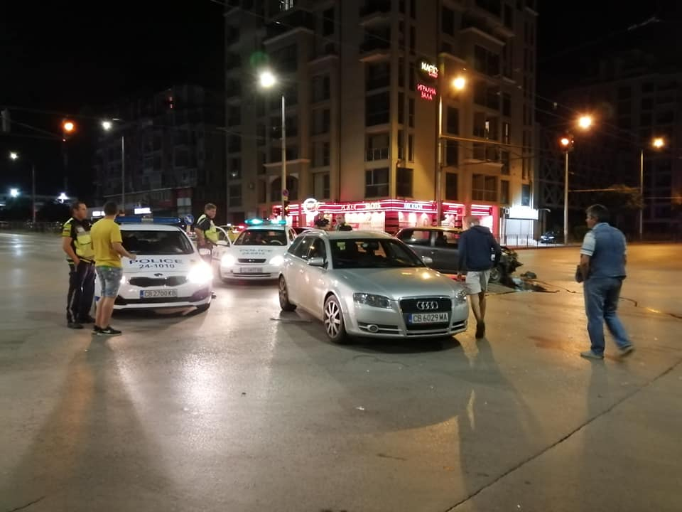 Зрелищни СНИМКИ: Зверско меле по тъмна доба в столицата! 