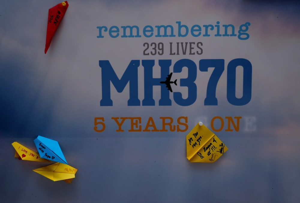 Близък на пилота на изчезналия MH370 и експерти разбулиха най-страшната авиомистерия в света