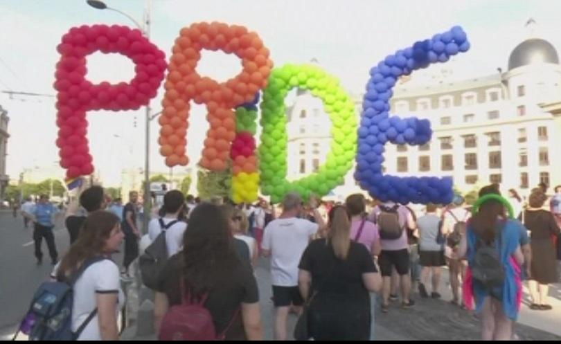 Гей парад и "Парад на нормалността" се проведоха в Букурещ