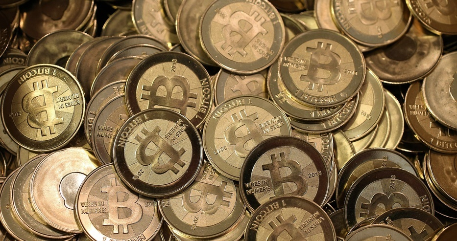 Курсът на биткойна излетя над $11000