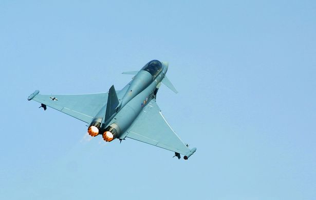 Страшен кошмар с два изтребителя Eurofighter в небето над Германия (СНИМКИ/ВИДЕО)