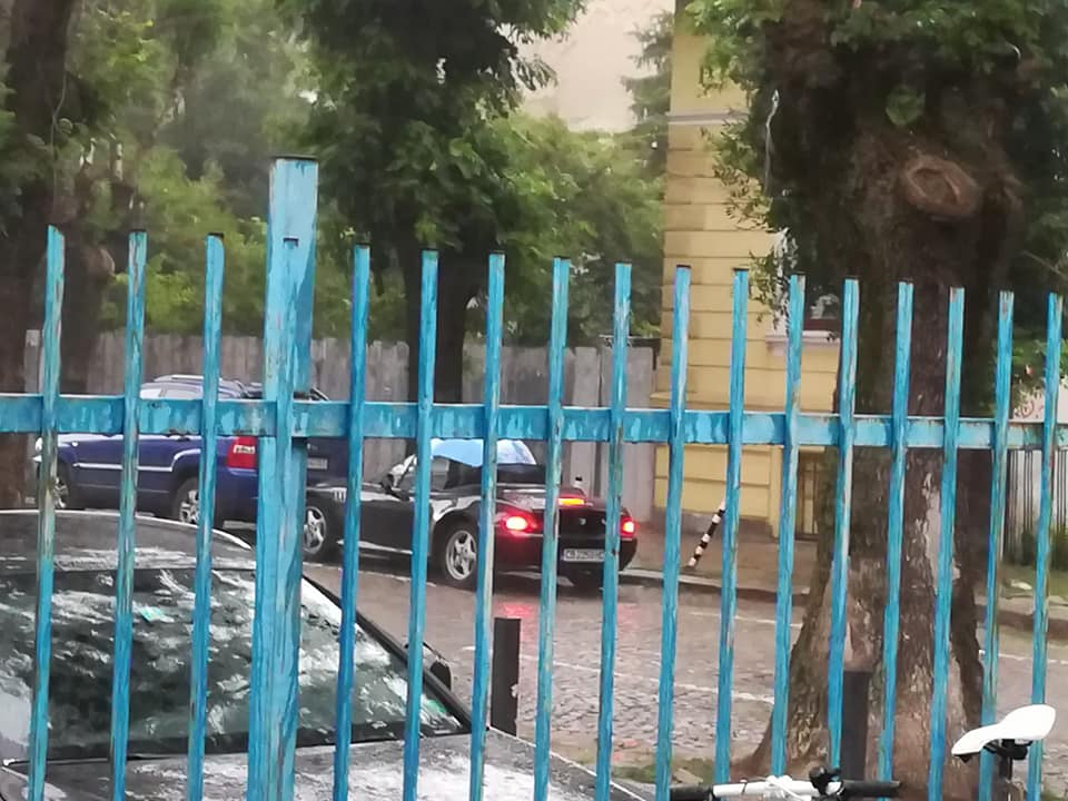 Само в БЛИЦ! Столичанин с BMW кабрио изби рибата (СНИМКИ)