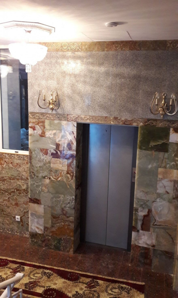 Цар Киро продава сарая си на пъпа на Пловдив! СНИМКИ разкриват лукса в палата