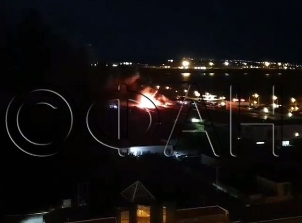Голям пожар лумна на централния пазар в Магнитогорск (ВИДЕО)