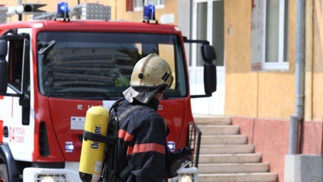 Бургаски огнеборец влезе да поплува в морето и се превърна в герой 