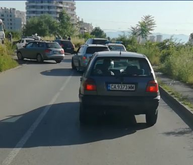 Извънредно и първо в БЛИЦ: Зверско меле в София! Зрелищни КАДРИ