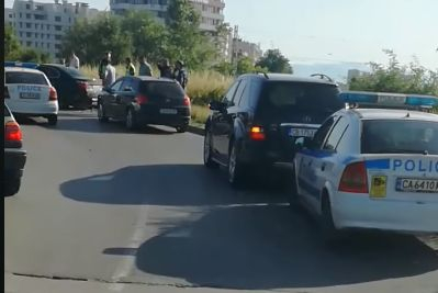 Извънредно и първо в БЛИЦ: Зверско меле в София! Зрелищни КАДРИ