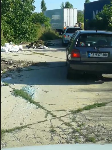 Извънредно и първо в БЛИЦ: Зверско меле в София! Зрелищни КАДРИ