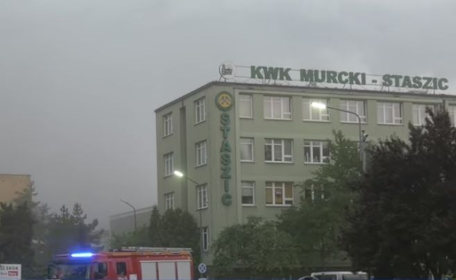 Земетресение уби миньори (ВИДЕО)
