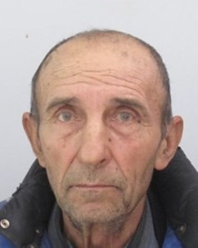 Виждали ли сте този мъж? Полицията го издирва под дърво и камък (СНИМКА)