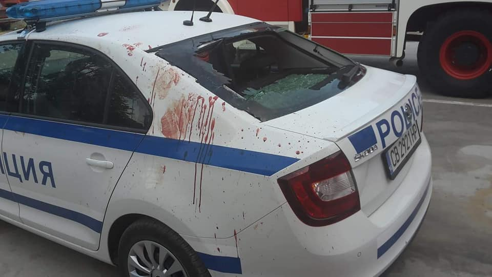 Шокиращи СНИМКИ показват как изглежда нощно полицейско дежурство за 25 стотинки на час