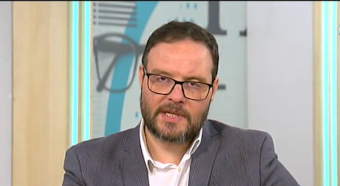 Десислав Чуколов изригна: Възмущаваме се на изрода, който хвърли детето си от мост, но не и на...
