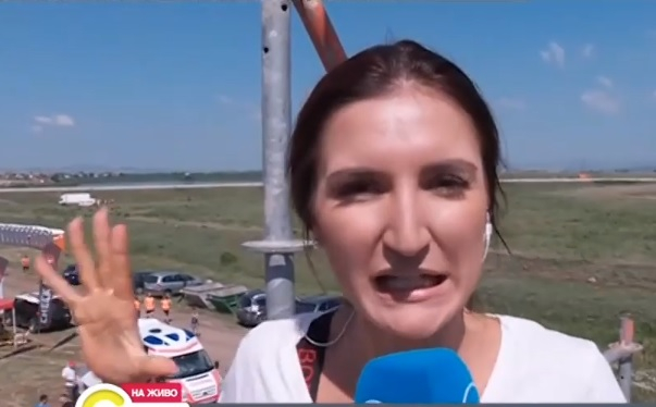 Шокиращи КАДРИ! Журналистка на Нова тв не издържа и се метна в ефир от 8 м височина!