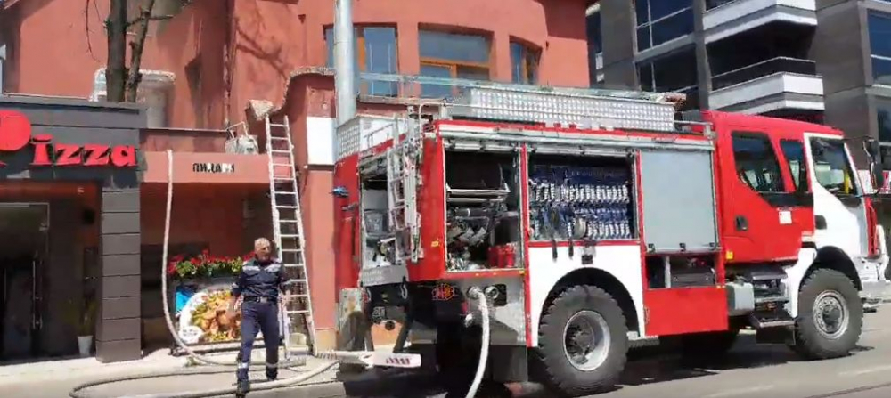 Пожарът в центъра на София е изпепелил култово заведение (СНИМКИ/ВИДЕО)