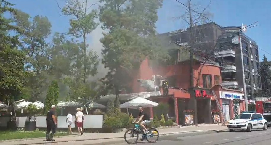 Пожарът в центъра на София е изпепелил култово заведение (СНИМКИ/ВИДЕО)