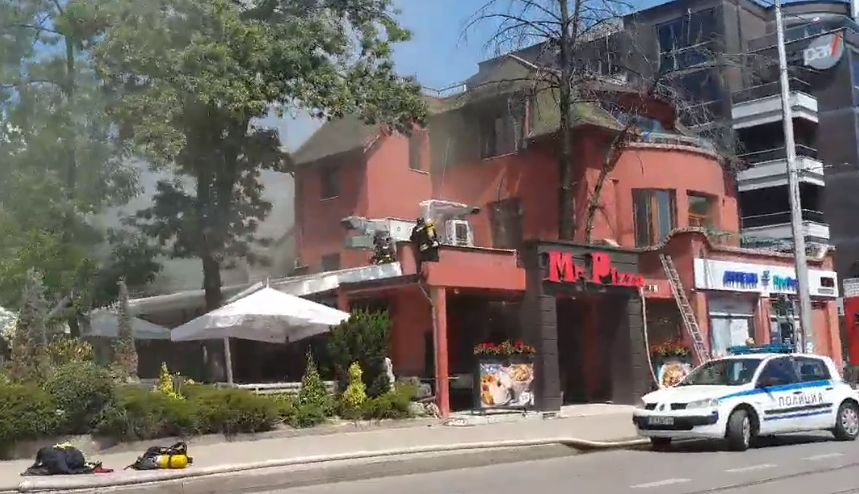 Пожарът в центъра на София е изпепелил култово заведение (СНИМКИ/ВИДЕО)