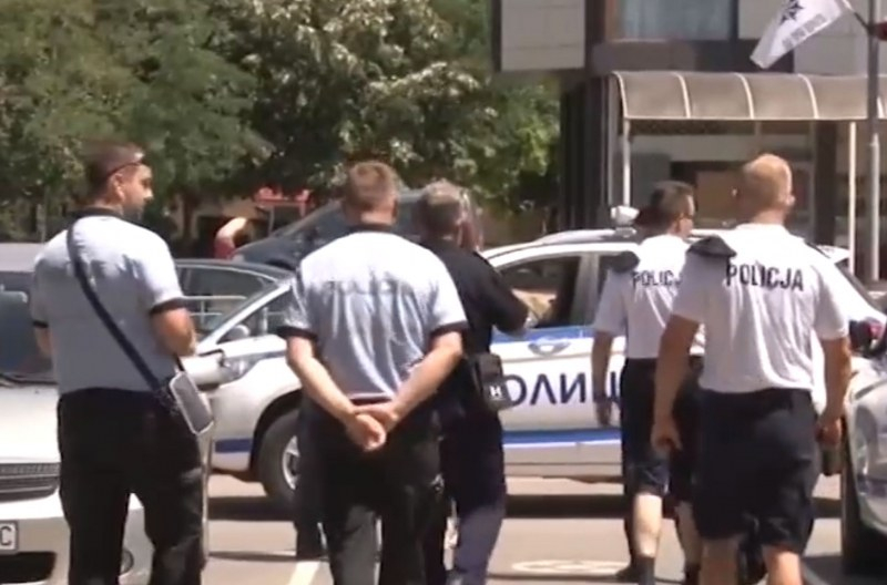 Слънчев бряг под полицейска обсада! Униформени от четири страни...