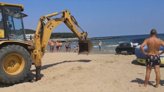 Концесионерът на "Перла" го закъса заради затъналия в пясъка джип 