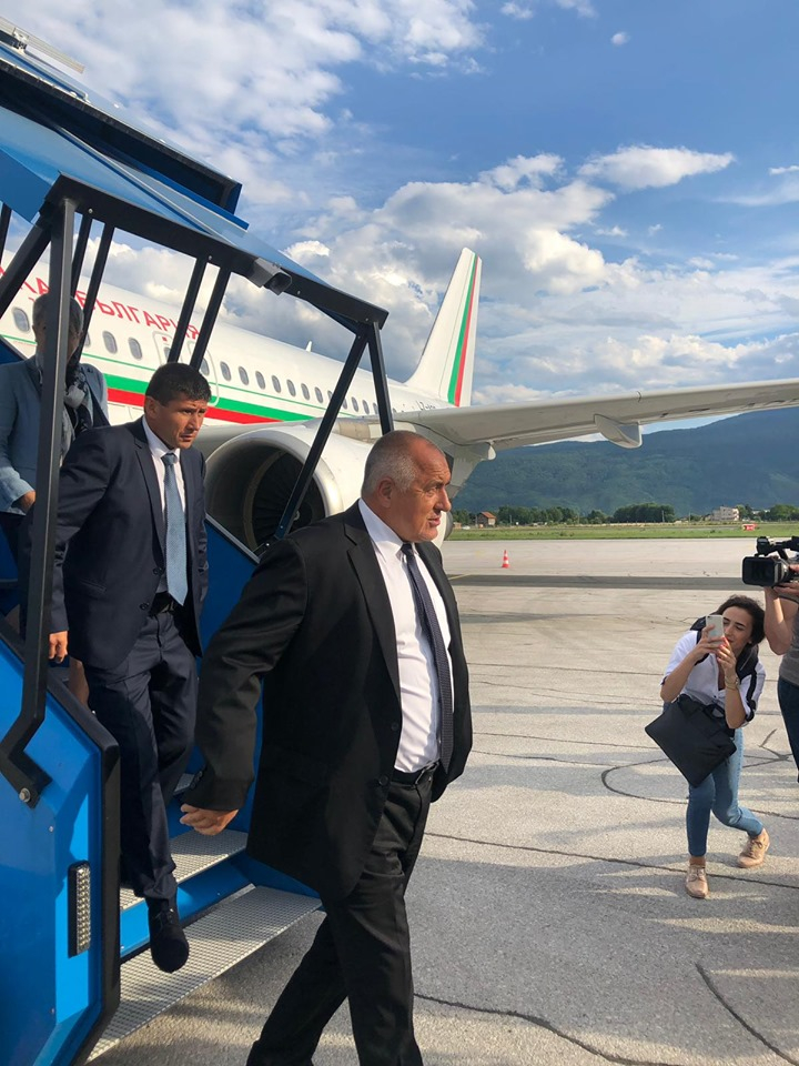 Борисов пристигна за форума в Сараево (СНИМКИ)