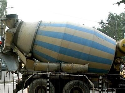 Бетоновоз помете пешеходец в София