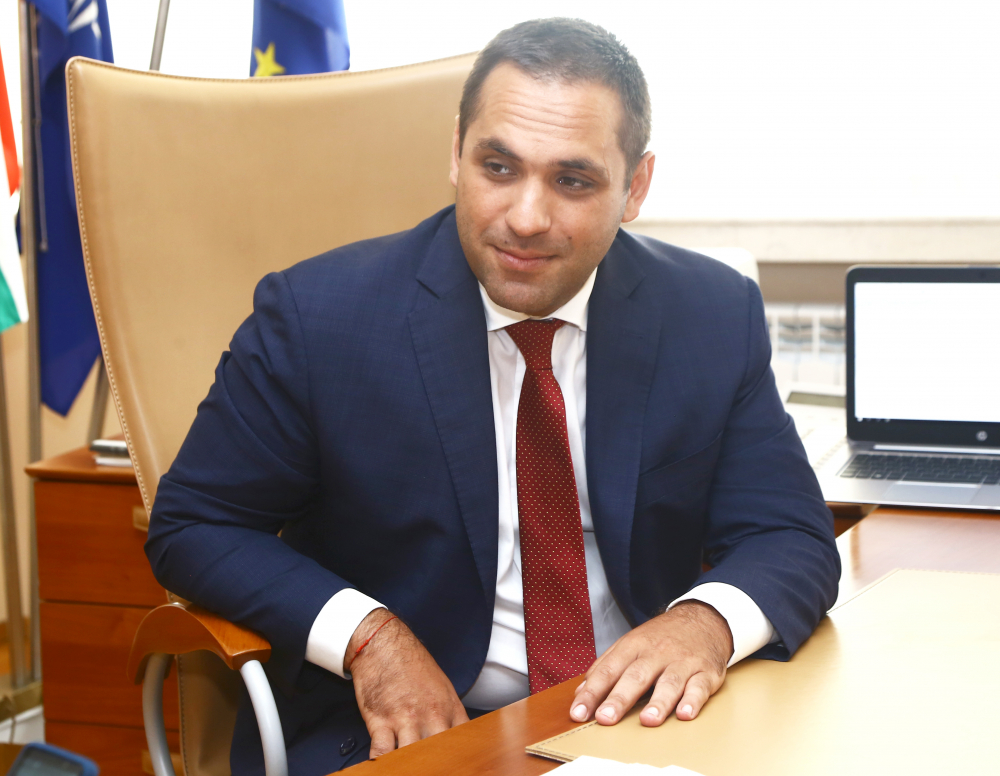 Министър Караниколов с добра новина за бедстващите перничани
