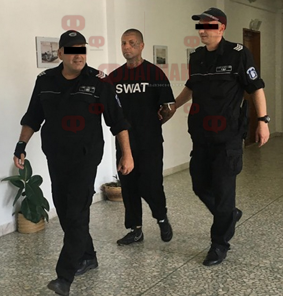 Известен татуист се облече се като травестит и тръгна из Слънчев бряг, за да...