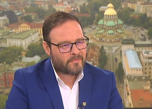 Десилав Чуколов сравни НФСБ и ВМРО с дамите от бюфета в НС 