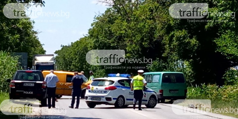 Два буса се удариха челно на Околовръстното на Пловдив! (СНИМКИ)
