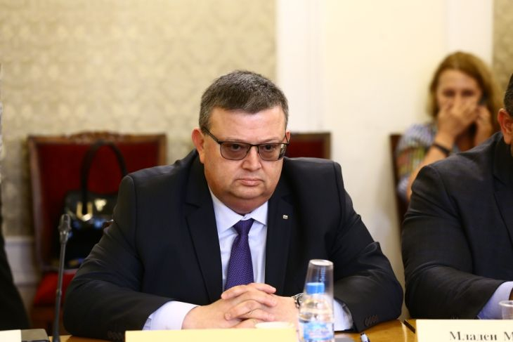 Извънредно: Цацаров с отчет за контрабандата