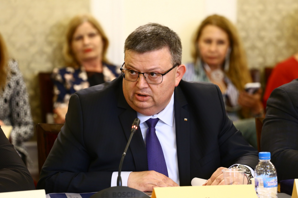 Мистерията около спирането на "Хоризонт" пада