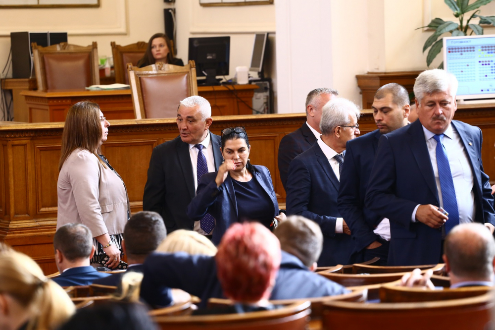 Извънреден ден в парламента! Правната комисия се събира за... 