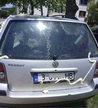Нагъл шофьор спря на тротоар във Варна и си го получи (СНИМКИ)