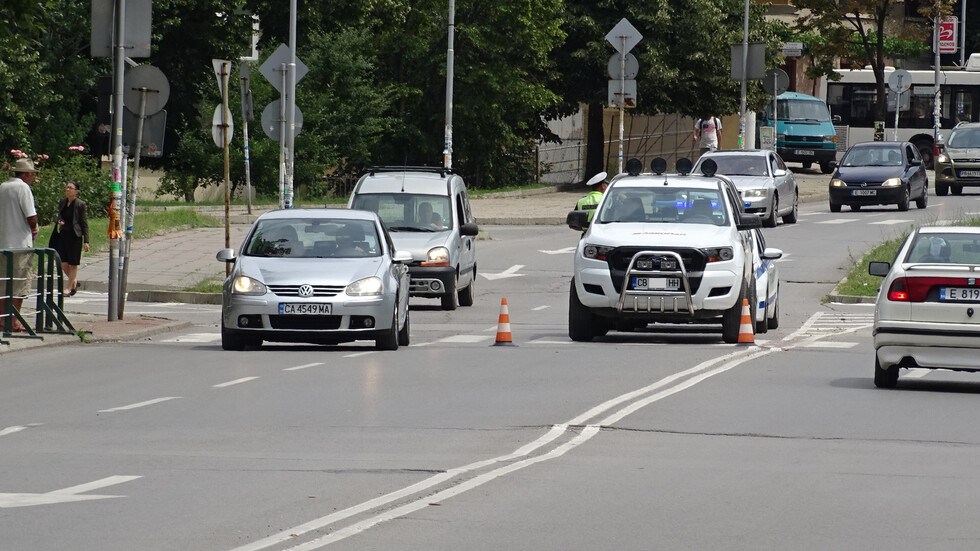 Огромен джип блъсна дете на пешеходна пътека 